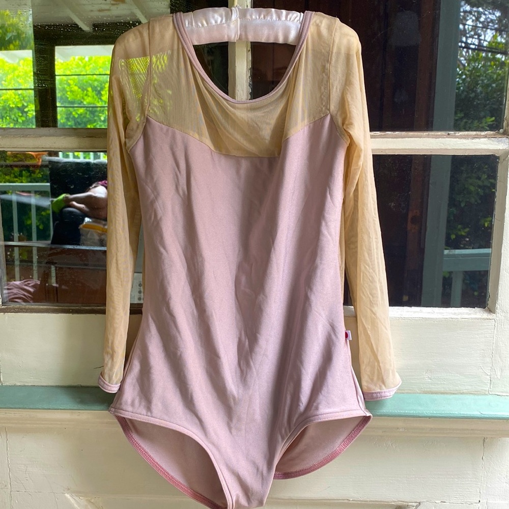 Yumiko 3/4 sleeves leotard, Dusty Rose Color, Size: Medium, Excellent condition